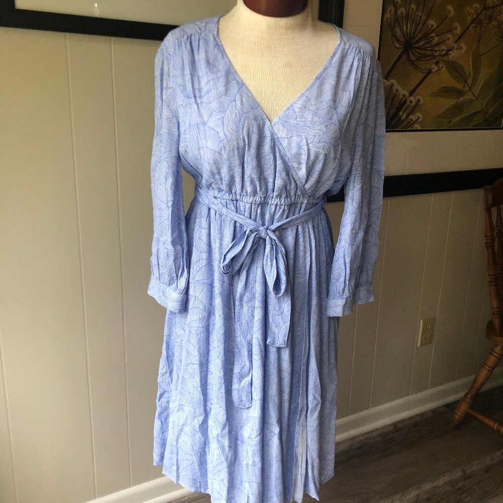 NWT GAP Maternity dress, nursing/expecting, sz M